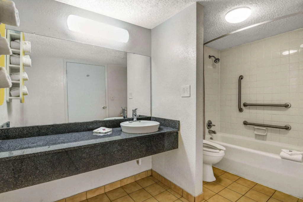 Motel 6-Calhoun, GA