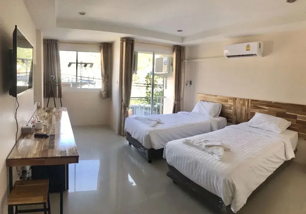 Tonggrila Patong Hostel - Adults Only