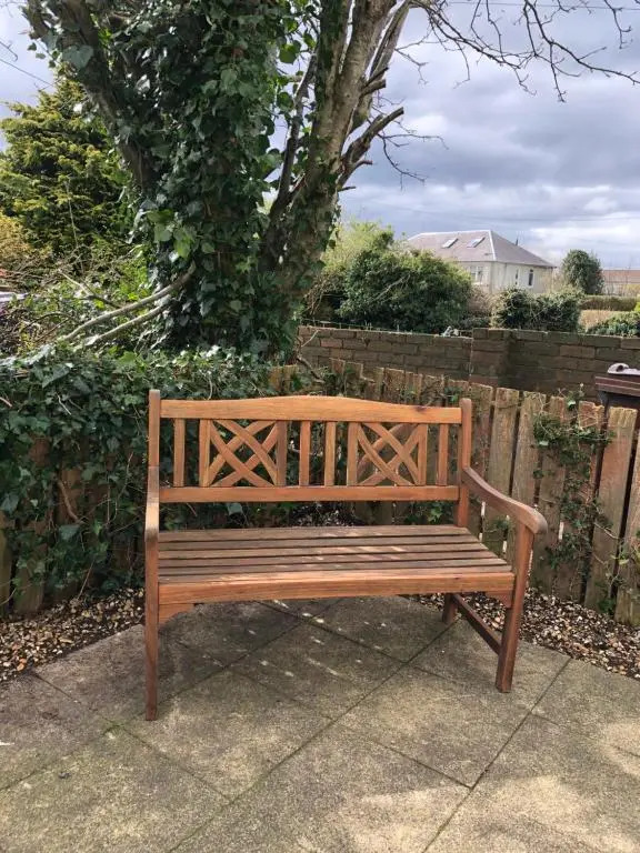 ACE Largs Ground Floor Apartment with Garden