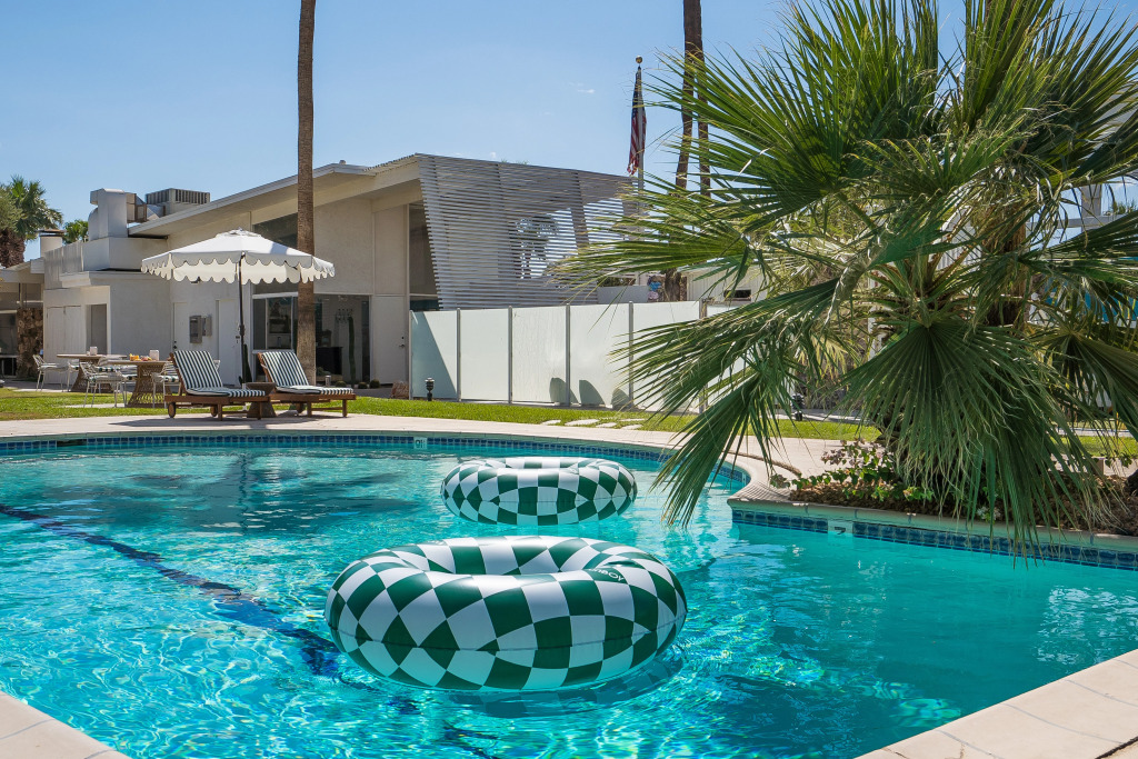 Monkey Tree Hotel 16