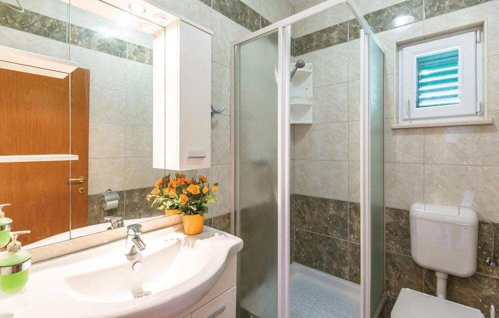Amazing Home in Tucepi With Wifi and 4 Bedrooms