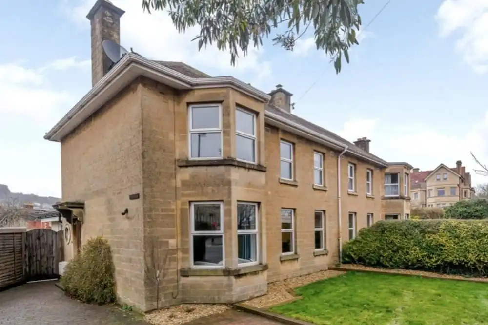 Perfect Bath Home With Parking