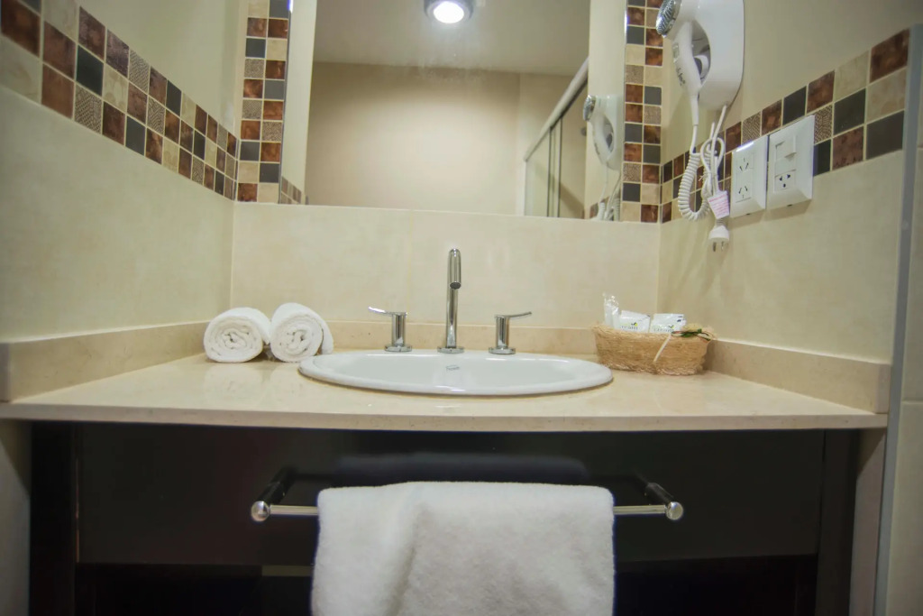 ARAMI HOTEL & LODGE
