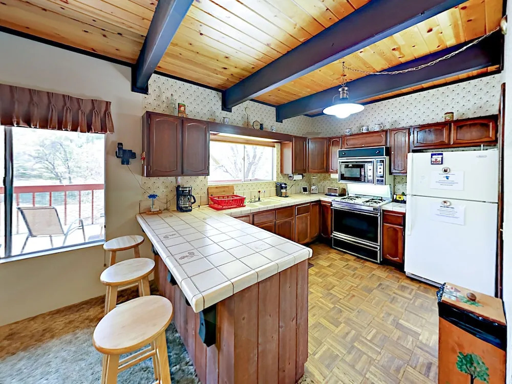Blue Jay Chalet 2 Bedrooms 2 Bathrooms Home