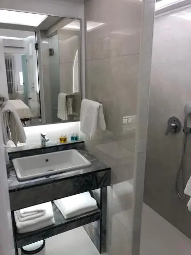 SeaRock Rooms and Suites