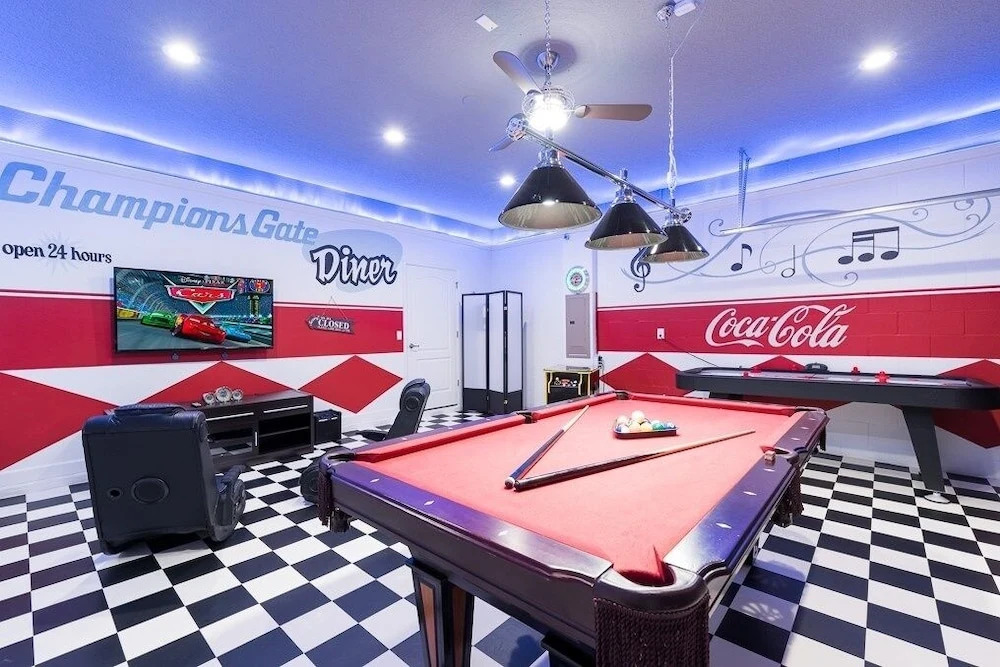 Luxury Movie Theater Room, Pool Spa & Game Room! 8 Bedroom Home