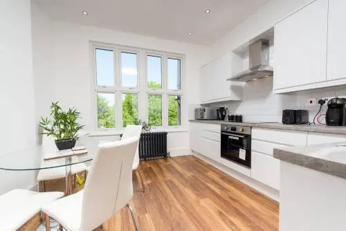 Stunningly Luxurious London Apartment (MHB350)