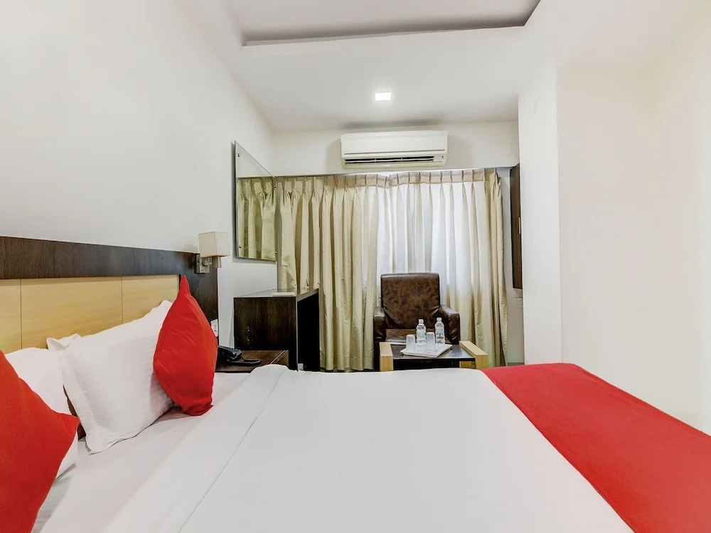 Hotel Leela Grand Inn