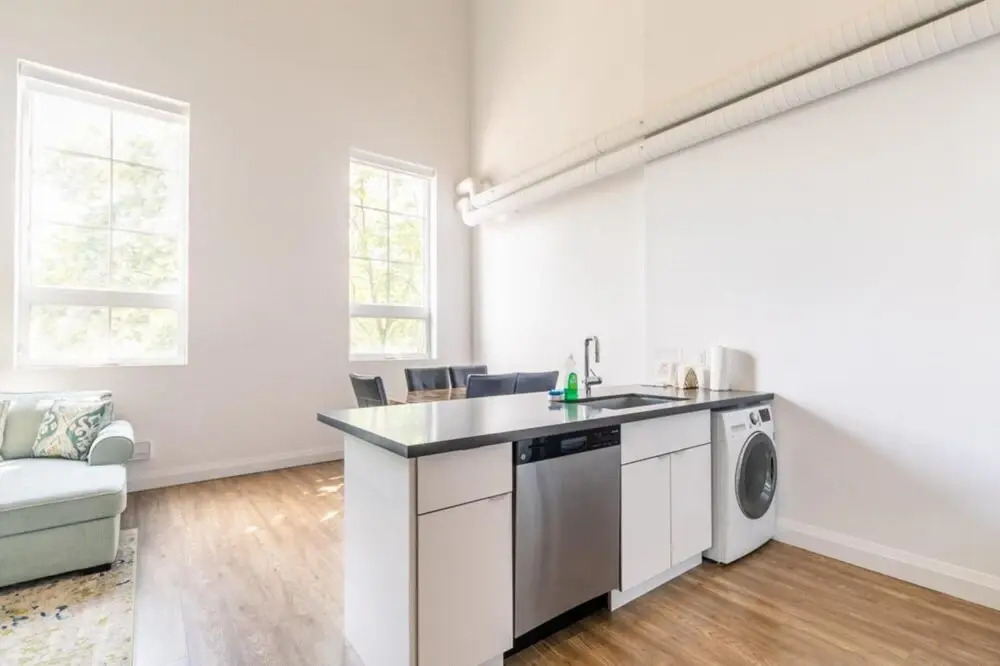 Spacious 2Br Dundurn Loft Rooftop Terrace Parking Gym
