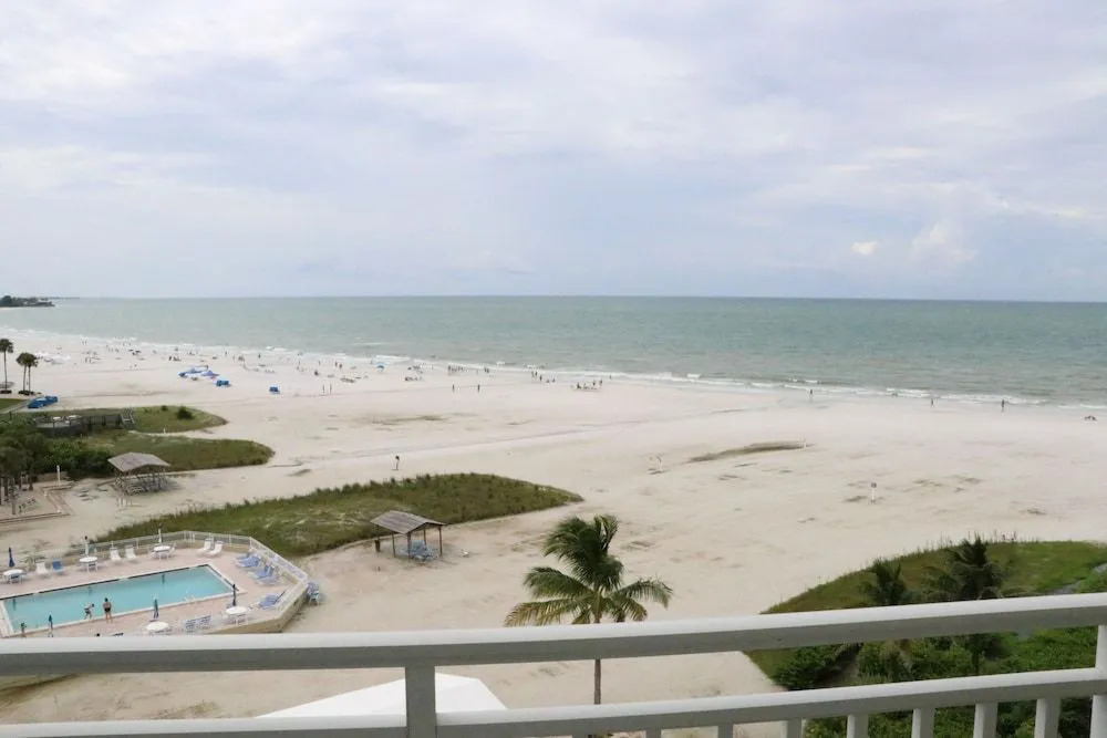 Jamaica Royale 703 - 2 Br Condo
