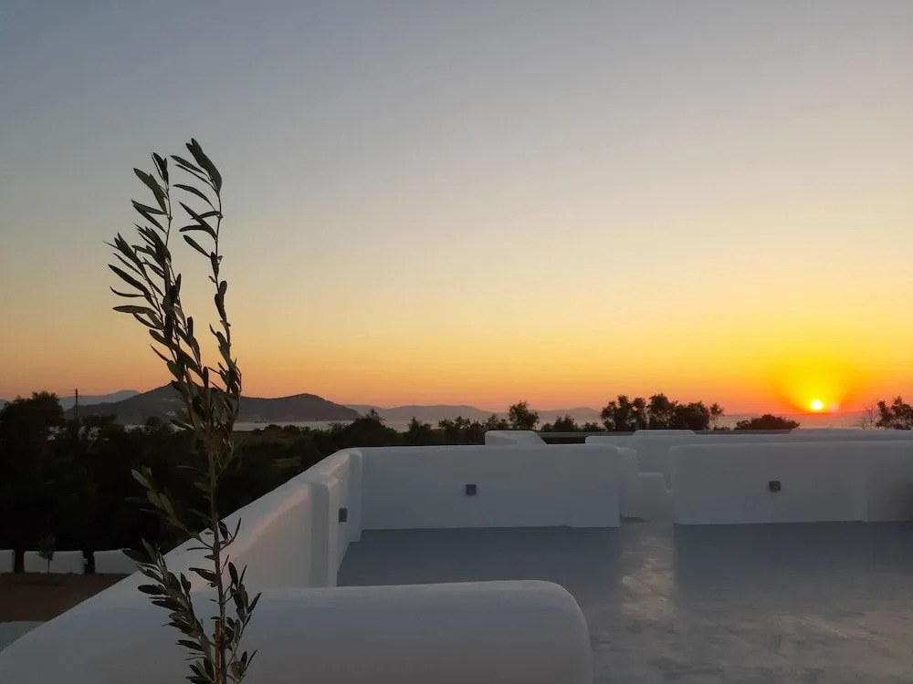 Crystal Mare Suites