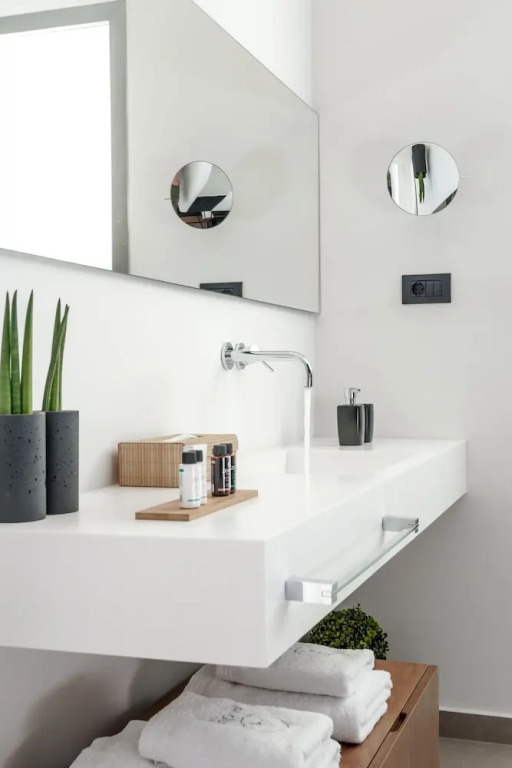 Avdou Collection