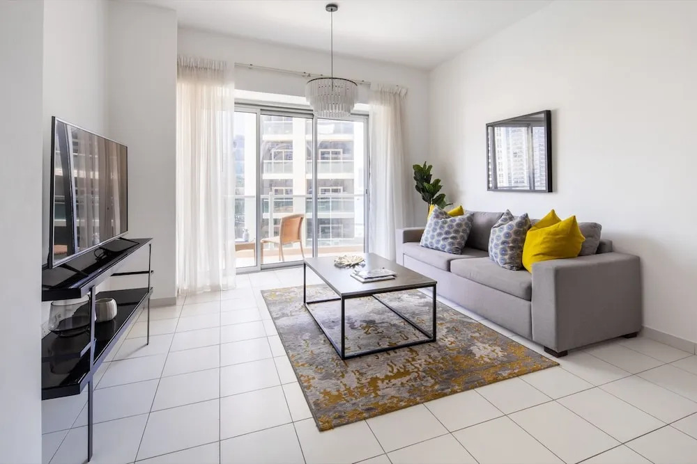 Chic and Stunning 2BR With Dubai Marina Views!