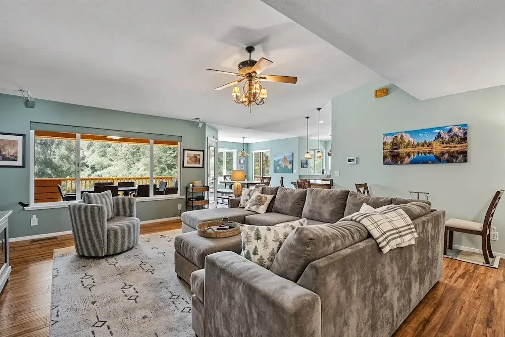 The Nut House - Lovely Home with Hot Tub