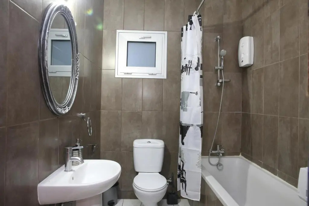 930m to Beach-2 Bedroom+Veranda-Perfect Located
