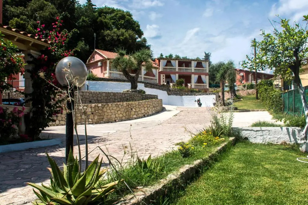 Fouxia Apartments and Studios