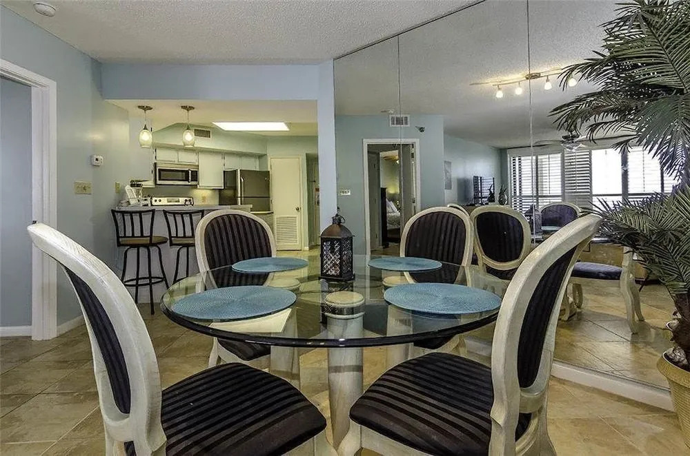 Windward Pointe 1003 - 3 Br condo by RedAwning