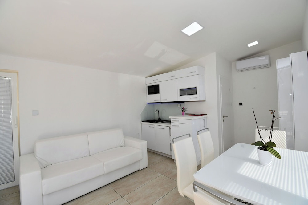 Apartments Lux with pool
