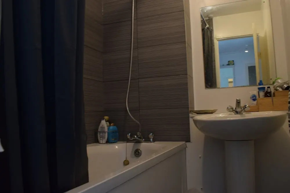 2 Bedroom Apartment Near Central London