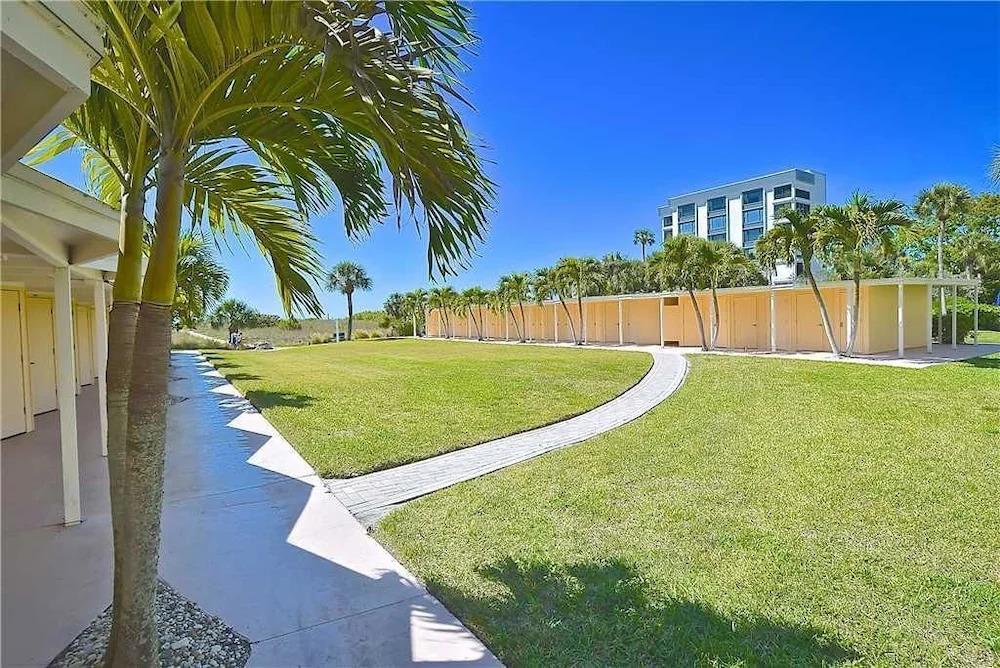 Bay Tree Club 106 - Two Bedroom Condo