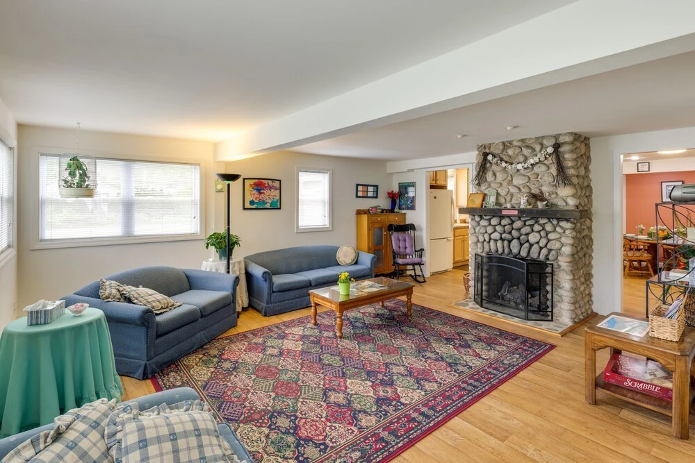 Charming Old Saybrook Home: Half-Mi to Sand & Sea