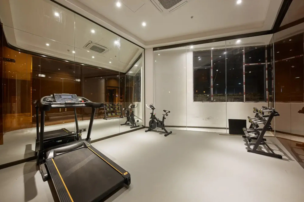 Fengyue Light Fashion Hotel (Guangzhou Baiyun Airport Renhe Metro Station Branch)
