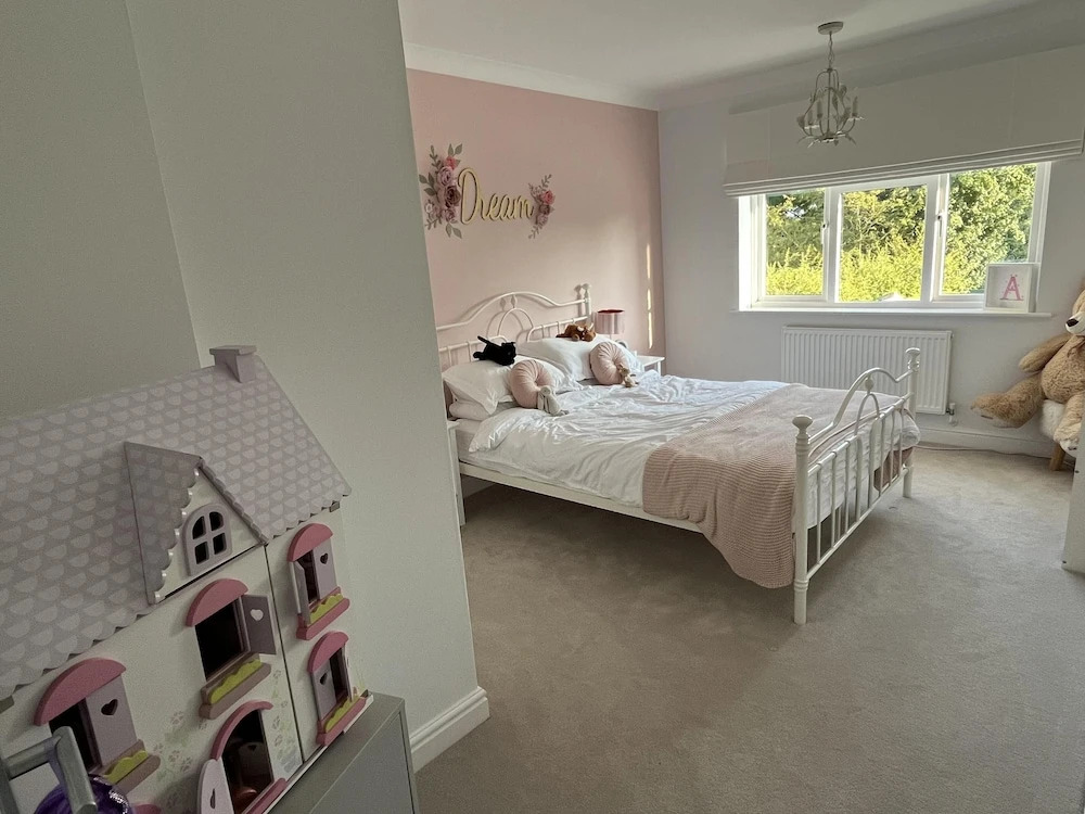 5 Bedroom, 4 Bathroom, Gym, Playroom, Country Home