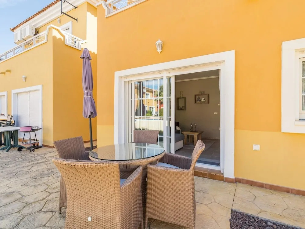 Serene Holiday Home in Baños y Mendigo With Swimming Pool