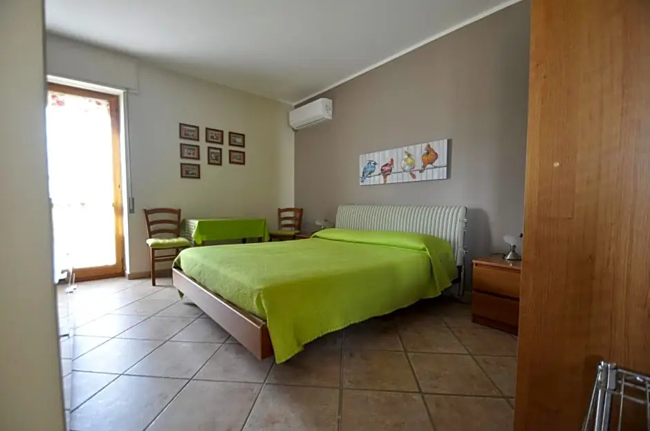 Al 32 Y 3 (Adults Only)