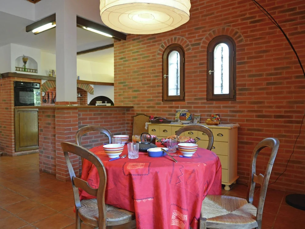 Villa in Le Boulou with Scenic Hilltop Views