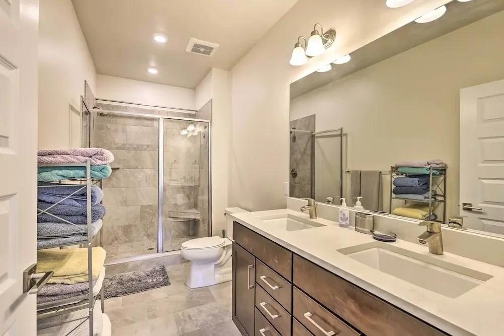 Walk to Lifts: Condo w/ Mtn Views in Keystone!
