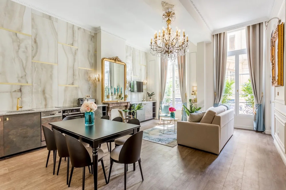 Luxury 3 Bedroom 2 Bathroom Palace Apartment - AC - Louvre