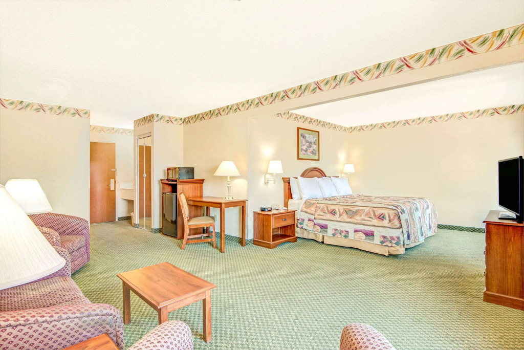 Days Inn Louisburg