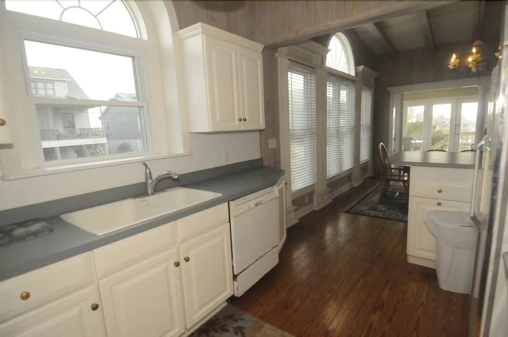 Johnsons Point of View - 4 Br Home