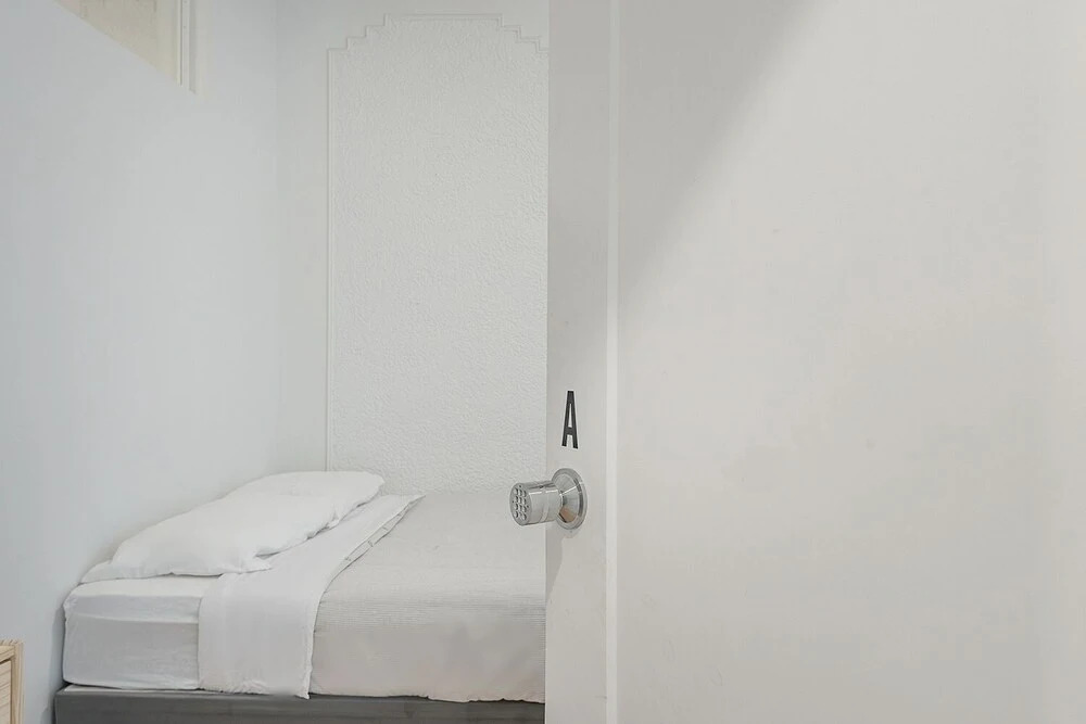 Beautiful Private Bedroom in Mile-End