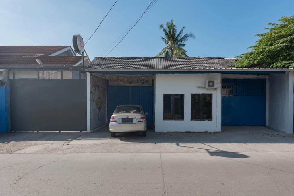 RedDoorz at Jalan Otista Karawang