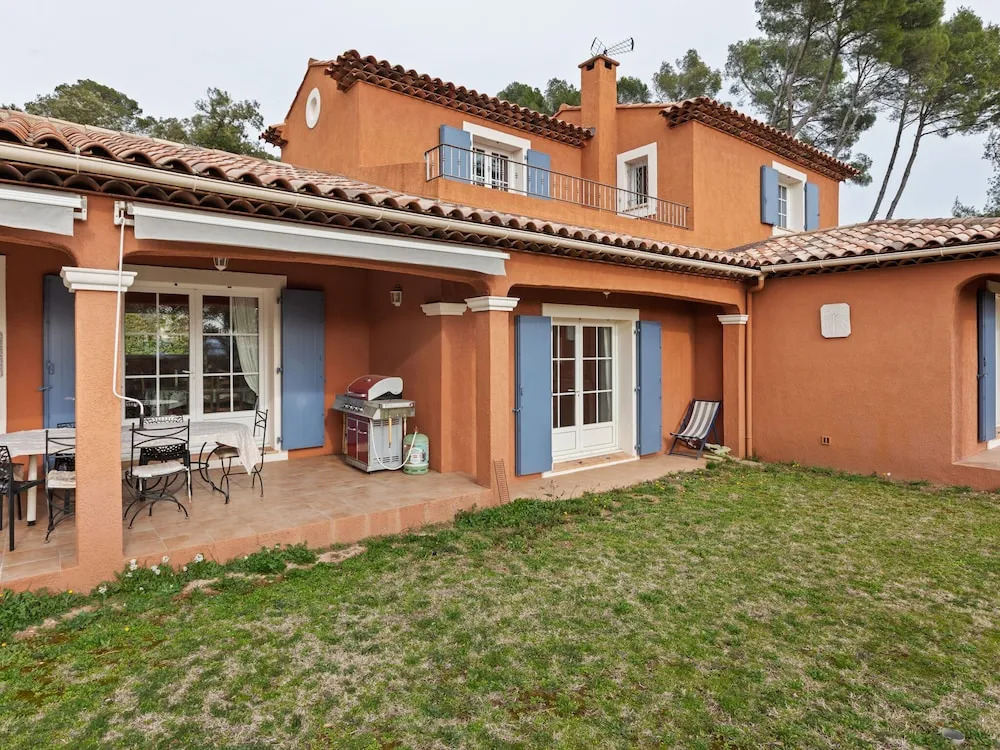 Holiday Home (LOG160)