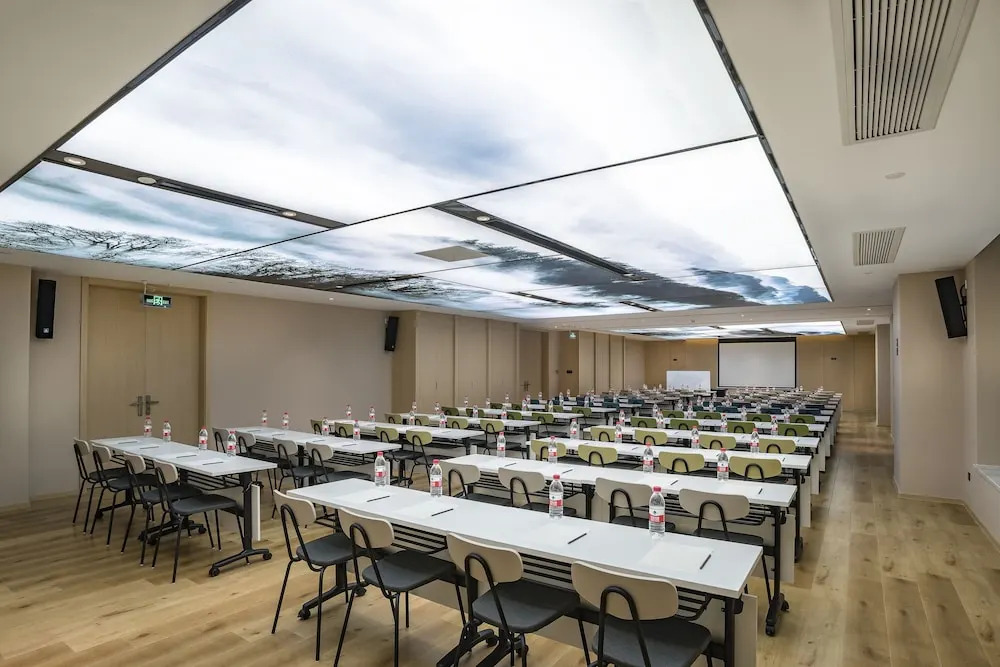 Atour Hotel Weihai City Center