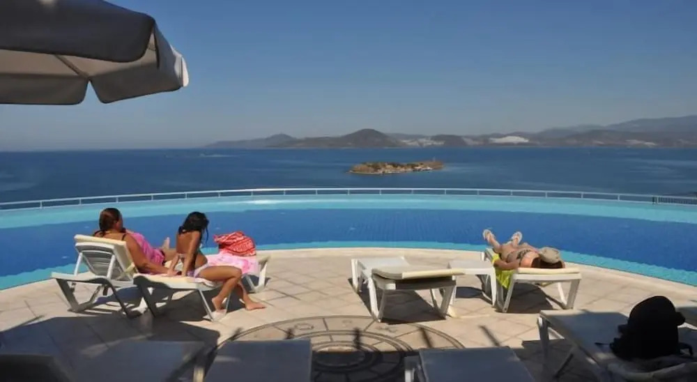 1 Bedroom Apartment Sea View 10 by Likya Global