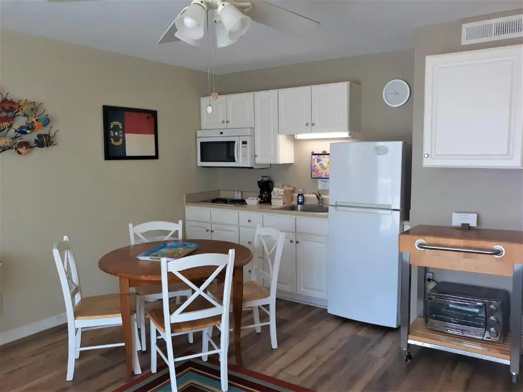 Sandpeddler Inn and Suites