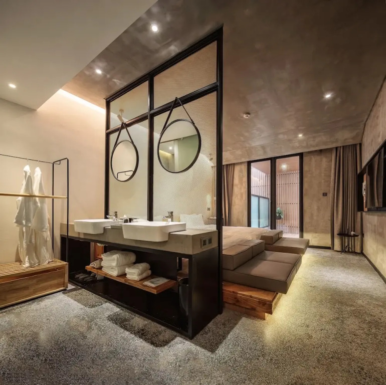 Zhangjiajie Yu Realm Hotel - Ancient Charm - Modern Luxury - Your Perfect Journey - A single pick-up or drop-off