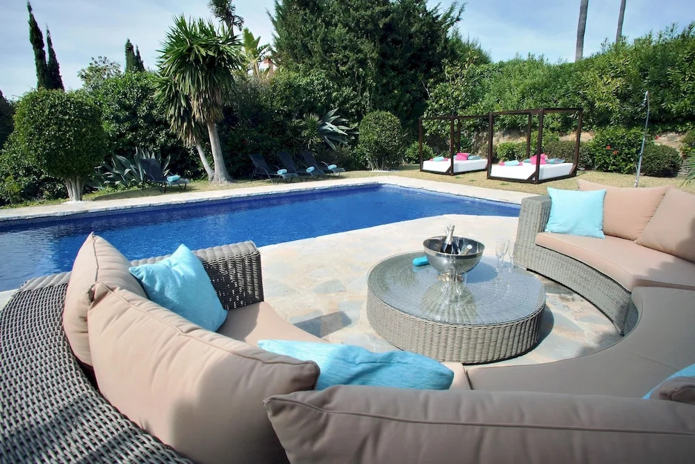 Gardenia - Luxury 10br Villa in Marbella, Heated Pool With Sea Views, Bbq, Wifi
