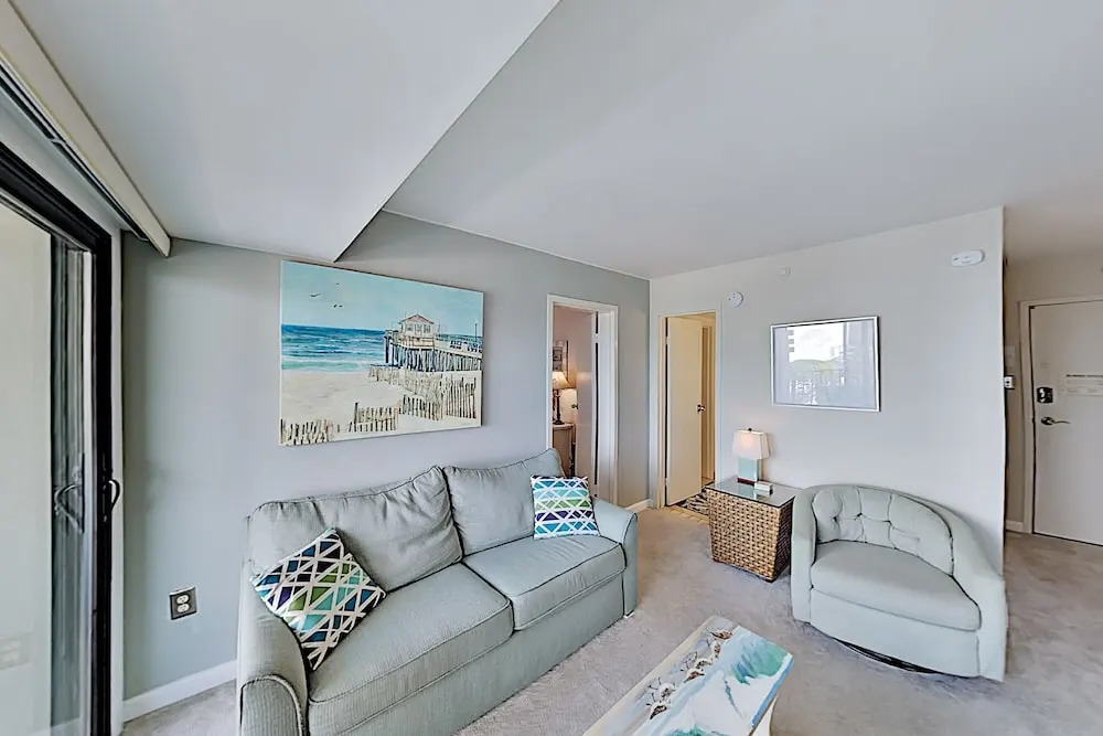 Ocean & Bay-view W/ Pool, Easy Beach Access! 2 Bedroom Condo