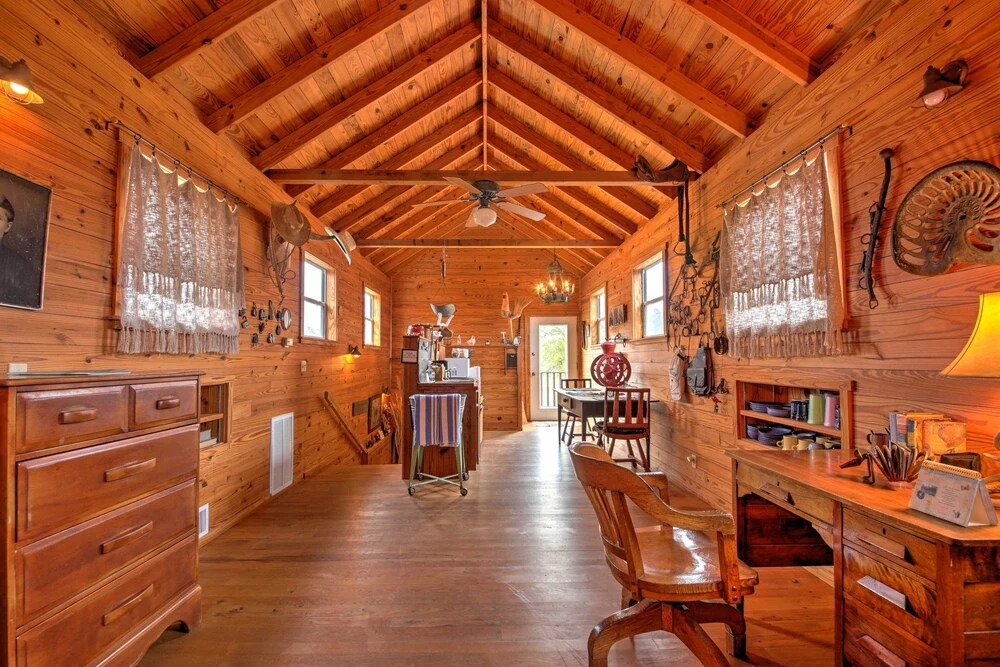 Ark Bunkhouse Fredericksburg Hideaway w/ Hot Tub