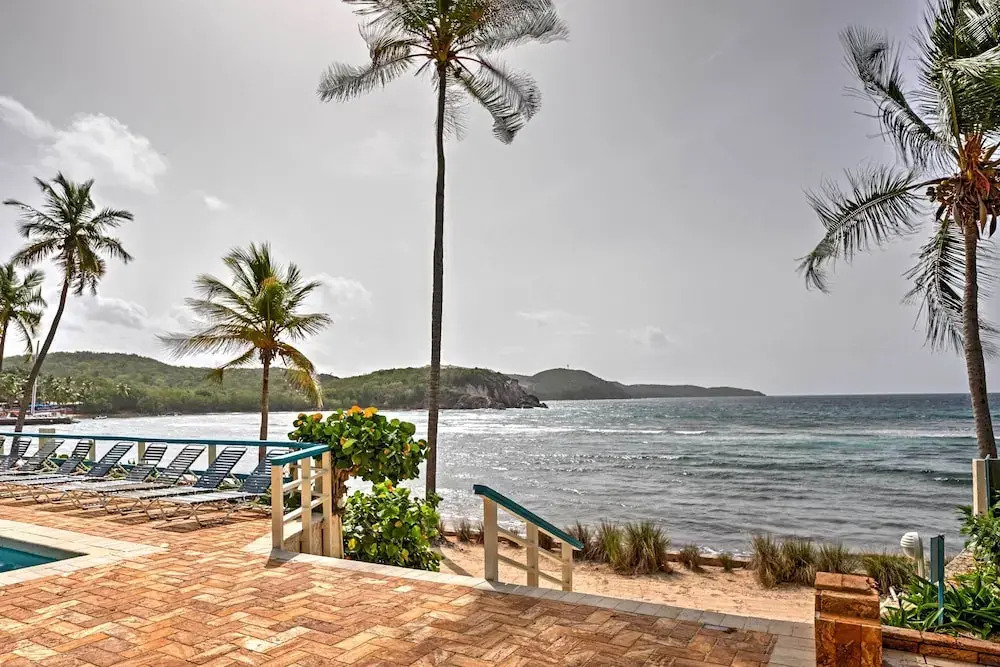 Bolongo Bay Oceanfront Condo w/ Community Pool!