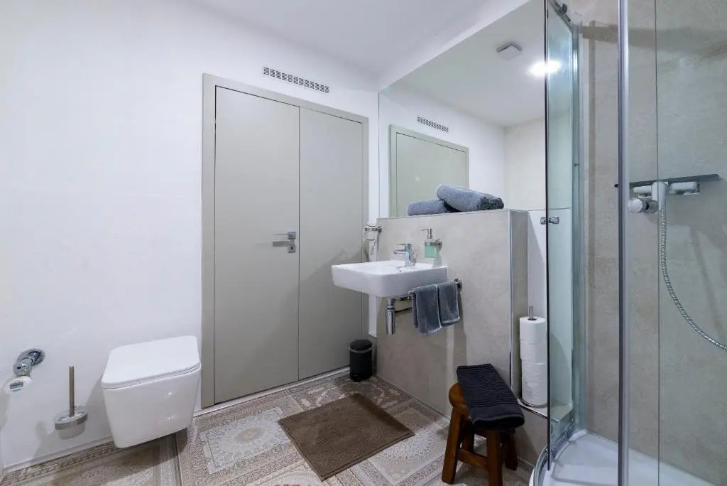 Moor Apartment 8