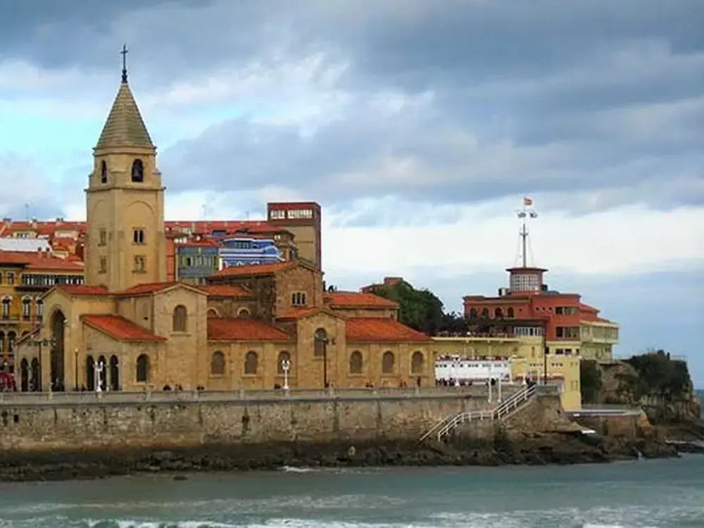 Apartment in Gijon Near San Lorenzo Beach