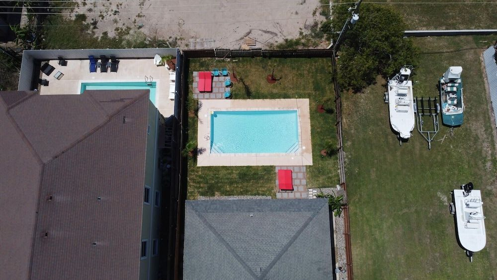 Hart's Pool House