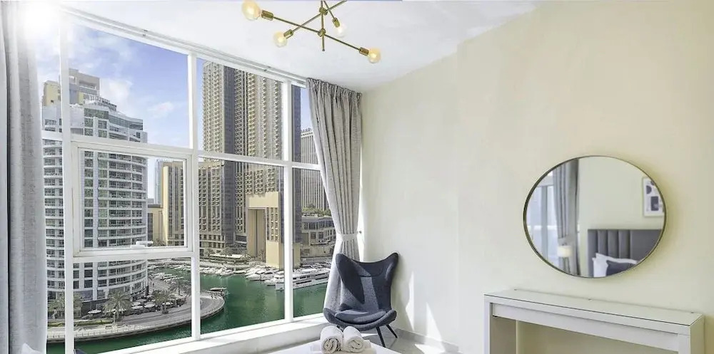 LUX  The Continental Marina Suite