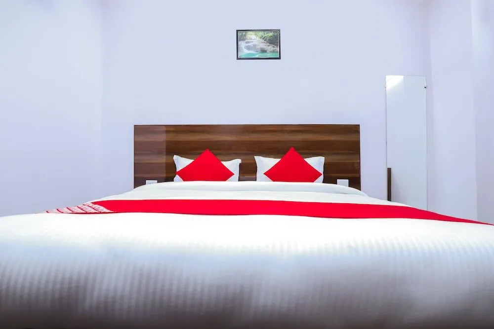 OYO 28606 Kavya Residency